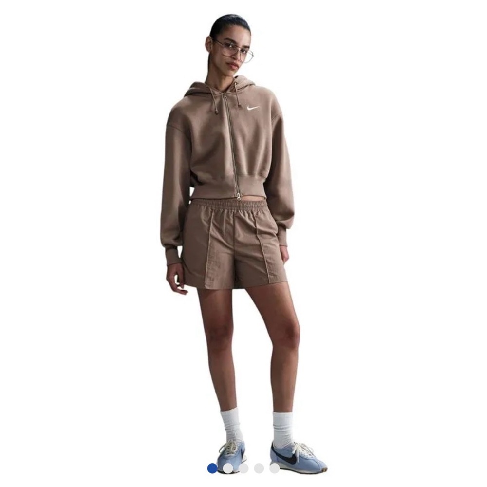 Nike Women's Sportswear Everything Woven Mid-Rise 5" Shorts in MinkBrown/Mauve M